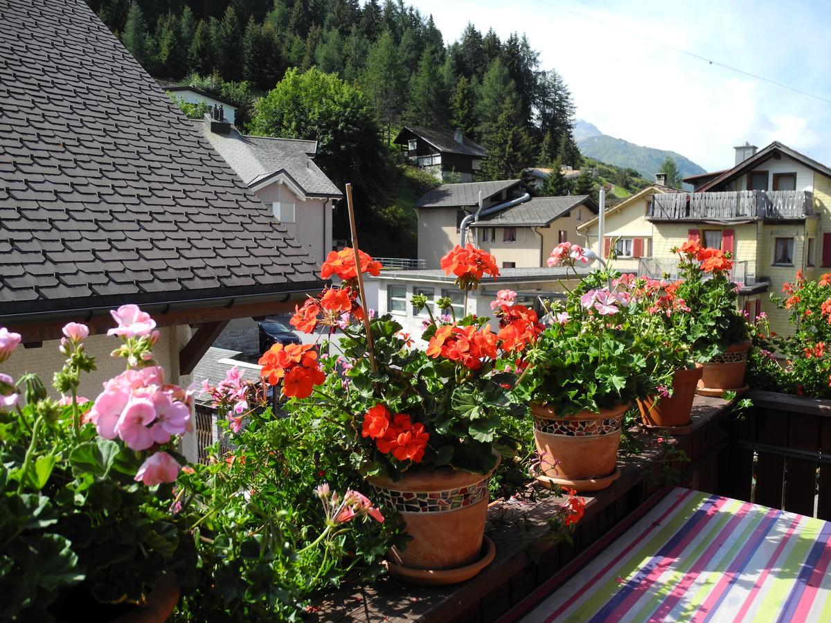 Privatzimmer / Bed & Breakfast Andermatt Exterior photo
